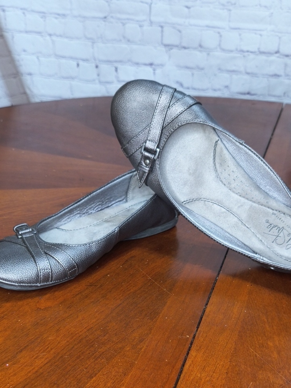 Women’s Metallic Gray Ballet Flats with Buckle Accent Size 8.5 AI